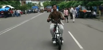 Bombaylı Genç, Elektrikli Bisikletini Kendi Yaptı
