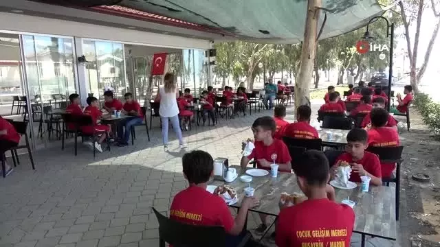 Bu çocuklar hayatlarında ilk kez denize girdi Bu çocuklar hayatlarında ilk kez denize girdi