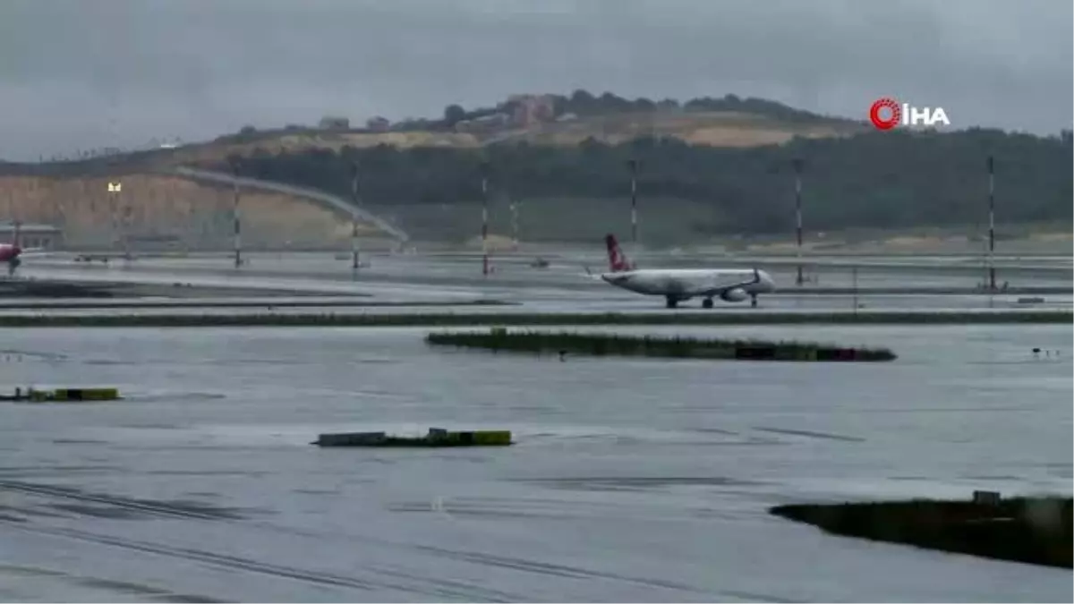 Eski Halk Bankası Genel Müdür Yardımcısı Mehmet Hakan Atilla'yı taşıyan uçak İstanbul Havalimanı'na...