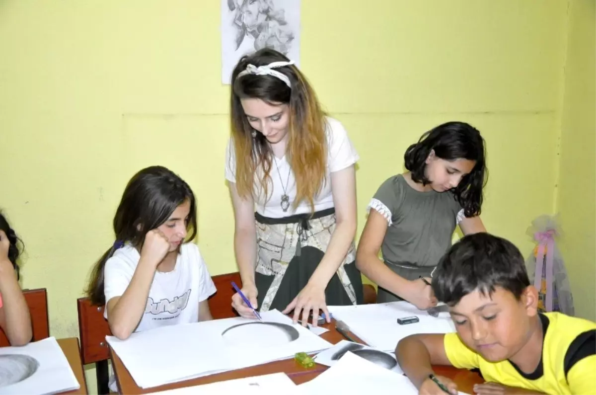 Gürün'de ressamlar çekirdekten yetişiyor