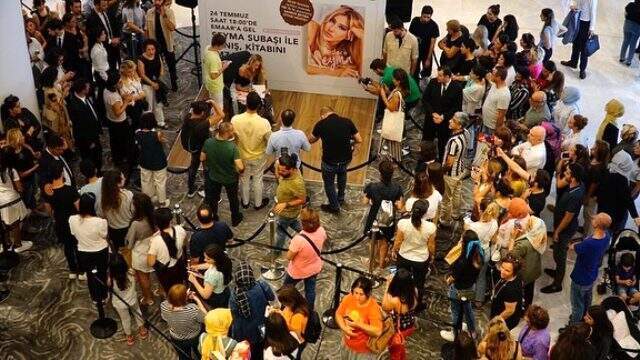 İlk kitabı için imza günü düzenleyen Şeyma Subaşı'dan duygusal paylaşım