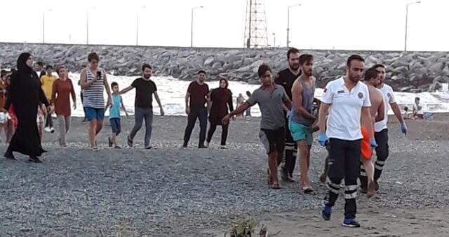 İnsan zinciri oluşturup hayat kurtardılar