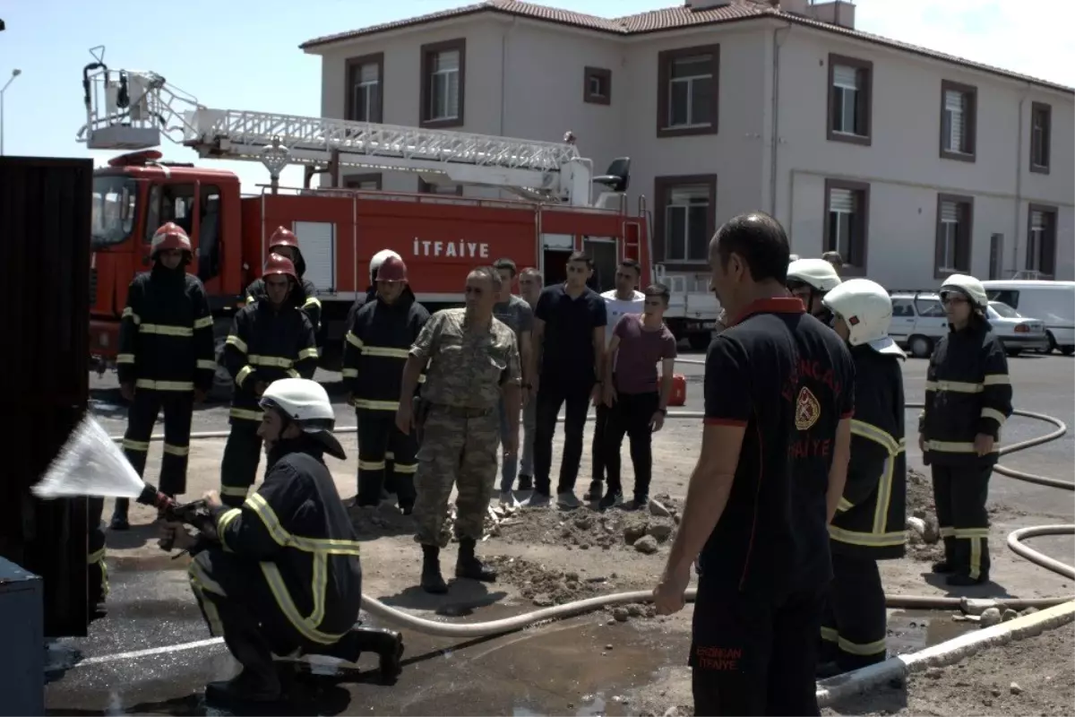 İtfaiyeden askerlere yangın eğitimi
