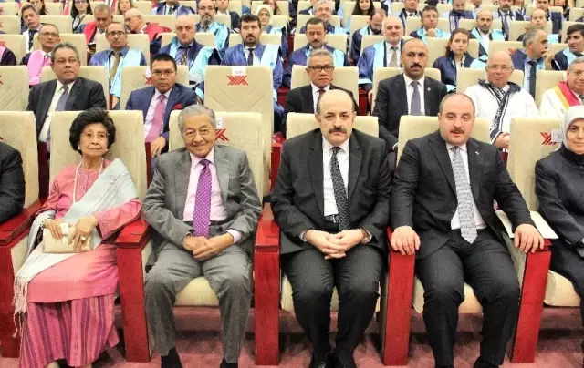 Malezya Başbakanı Tun. Dr. Mahathir Bin Muhammed'e fahri doktora verildi