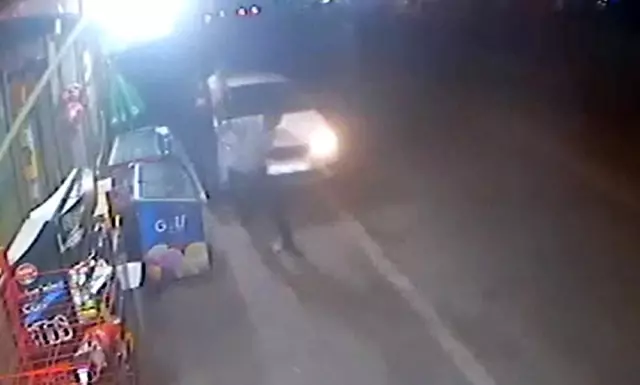 Ölümden döndü, arkadaşını ve çocuklarını son anda kurtardı Ölümden döndü, arkadaşını ve çocuklarını son anda kurtardı