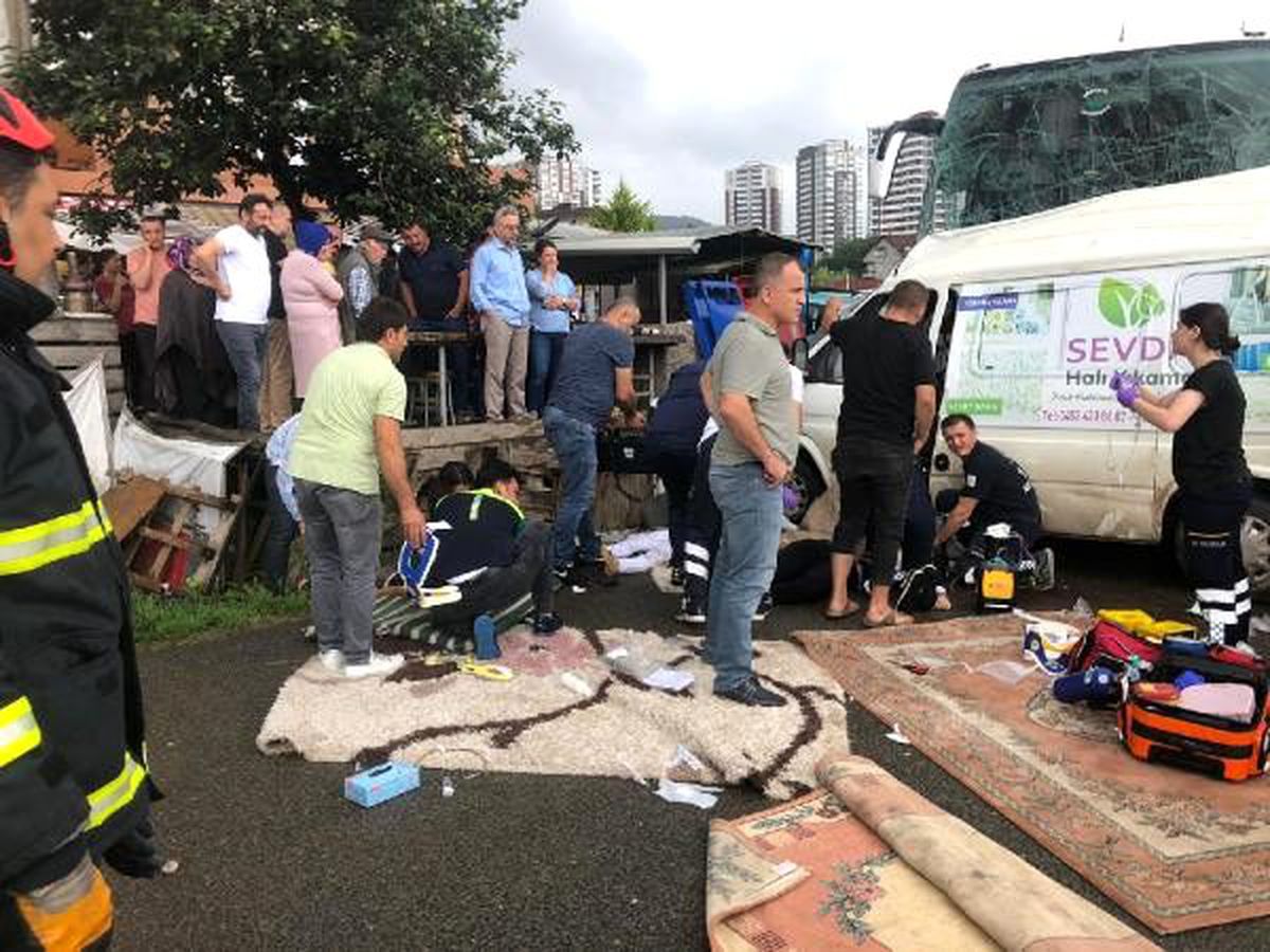 Ordu'da yolcu otobüsü minibüsle çarpıştı: 3 ölü, 7 yaralı