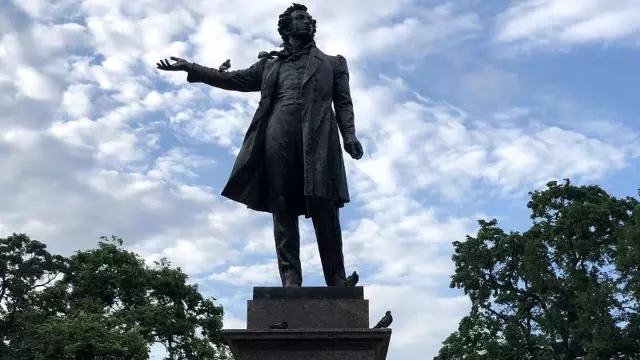 Rusya'da en çok sevilen Rus klasik eser yazarı kim? Moskova ve Petersburg'da sorduk