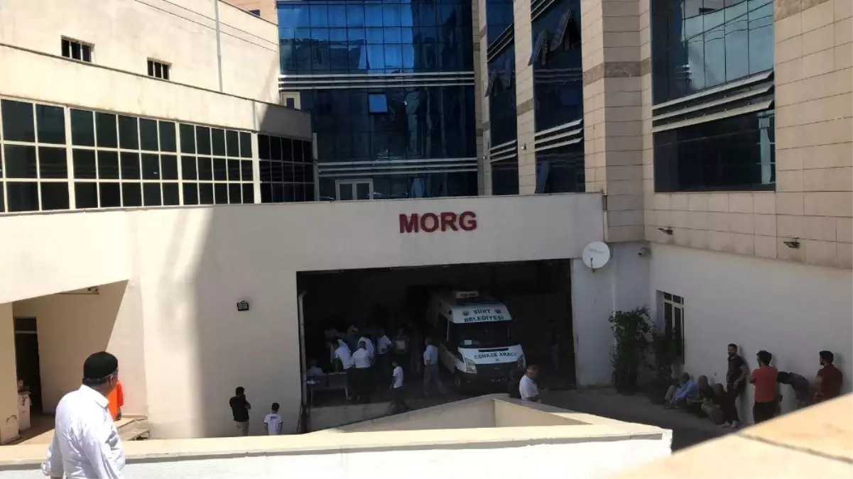 Siirt'te kontrolden çıkan araç park halindeki araçlara çarptı: 1 ölü