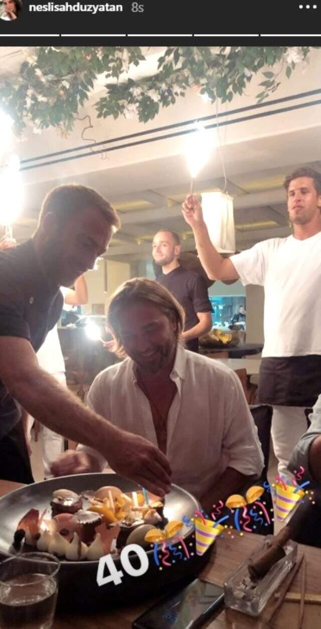 2 çocuk annesi Neslişah Düzyatan, bikinili fotoğrafını paylaştı