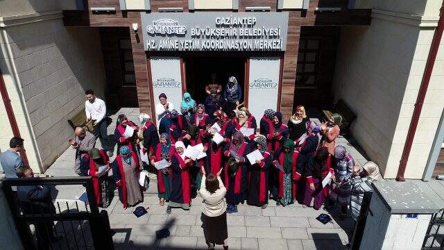 83 yaşındaki Hatice Nine kep attı