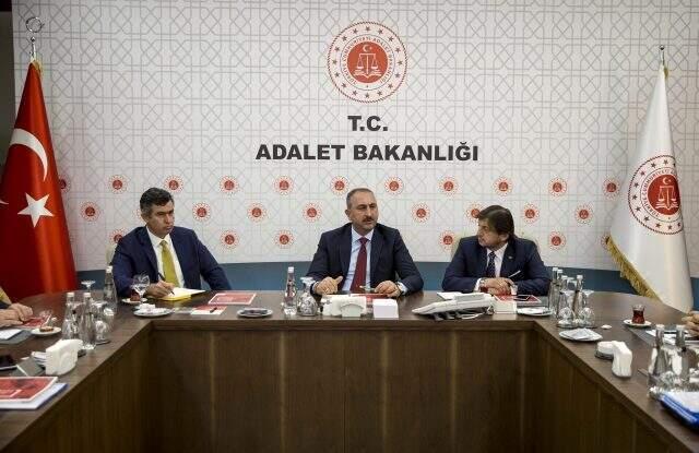 Barolar Birliği Başkanı Feyzioğlu: Yargı paketi tokat gibi cevap olacak