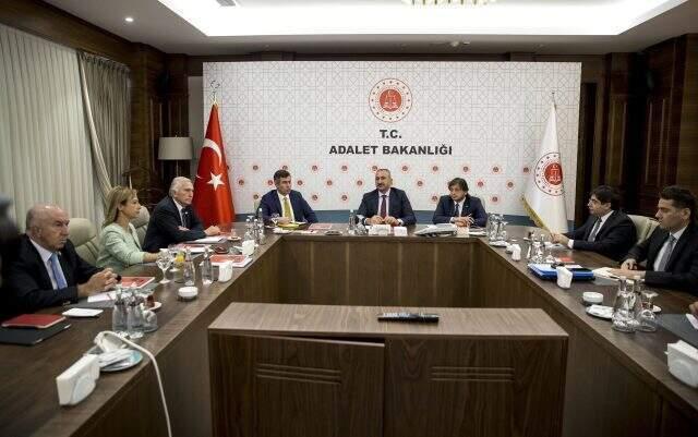 Barolar Birliği Başkanı Feyzioğlu: Yargı paketi tokat gibi cevap olacak