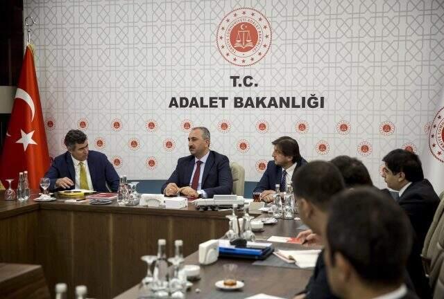 Barolar Birliği Başkanı Feyzioğlu: Yargı paketi tokat gibi cevap olacak