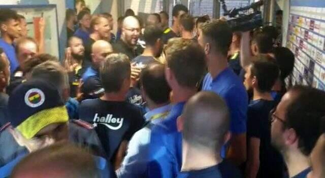 Emre Belözoğlu, Hertha Berlin maçı sonrası rakibini kovaladı