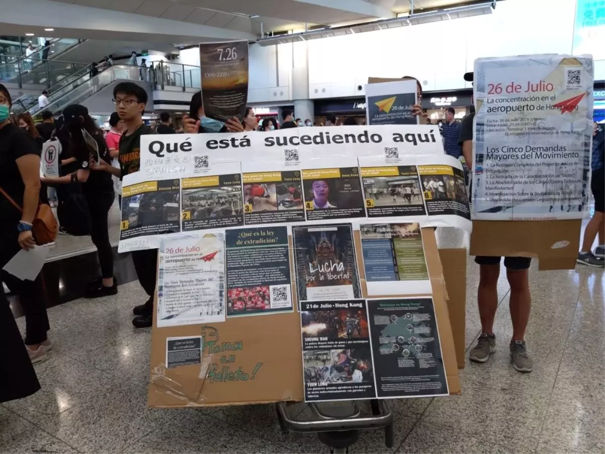 Hong Kong'da protestolar havaalanına sıçradı