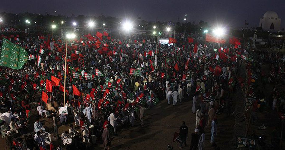 Pakistan'da hükümet karşıtı protesto: Binler sokağa indi