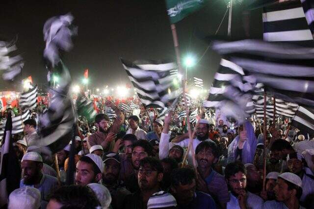 Pakistan'da hükümet karşıtı protesto: Binler sokağa indi