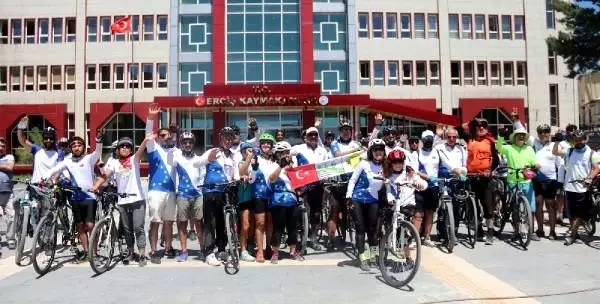Van Gölü için 300 kilometre pedal çevirdiler Van Gölü için 300 kilometre pedal çevirdiler