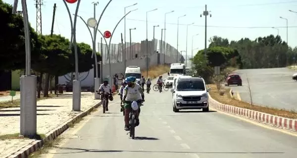 Van Gölü için 300 kilometre pedal çevirdiler Van Gölü için 300 kilometre pedal çevirdiler