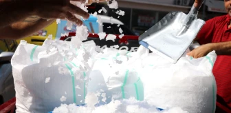 Adana'da buz talebinde patlama yaşanıyor! 40 kilogramlık buz çuvalları 10 liraya satılıyor