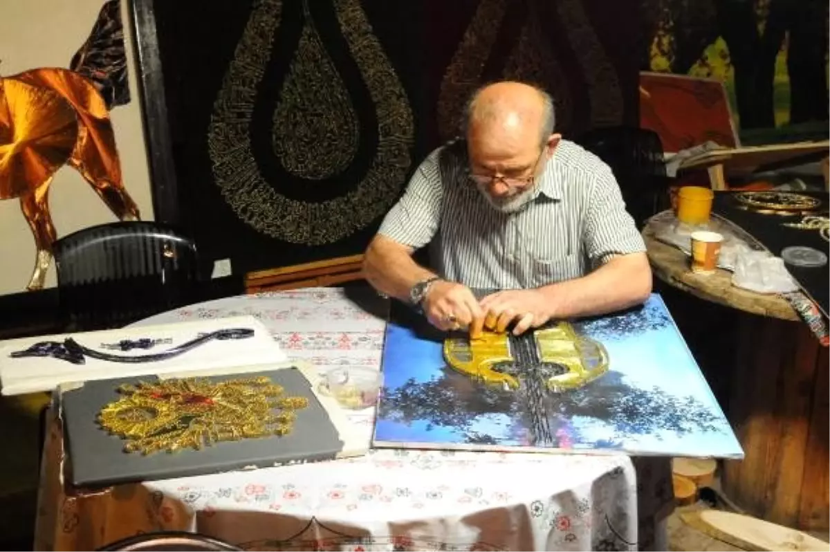 Bakır telden sanat eserleri üretiyor