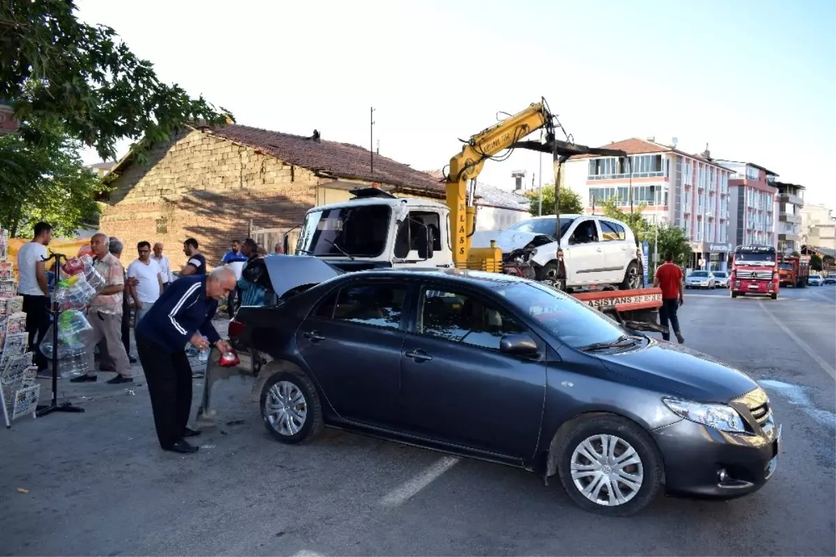 Çarptığı şahsı sürükledi, aracını bırakıp kaçtı