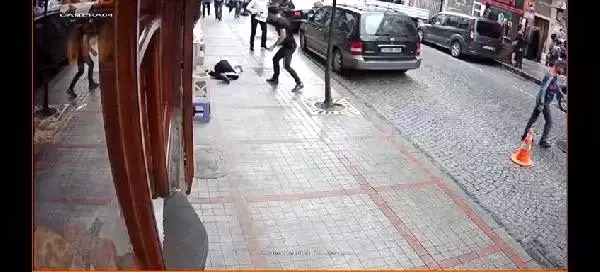 Genç kızı yumruklayıp, tekmeledı; serbest kaldı Genç kızı yumruklayıp, tekmeledı; serbest kaldı