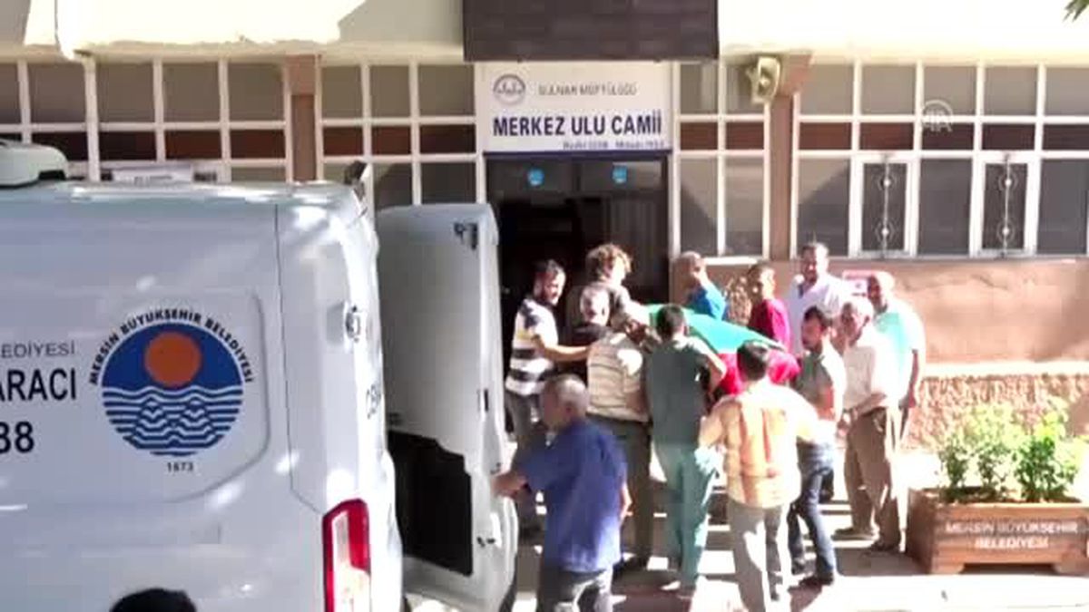 Boşanmak isteyen karısını bıçaklayarak öldürdü