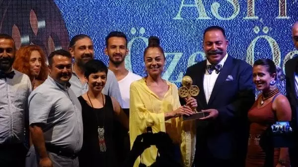 İzmir Uluslararası Film Festivali'nde ödüller sahiplerini buldu İzmir Uluslararası Film Festivali'nde ödüller sahiplerini buldu