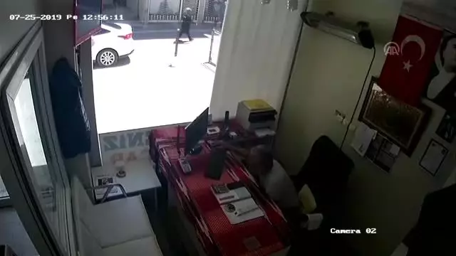 Kemalpaşa belediye başkanı hakkında iş yeri baskını ve tehdit iddiası