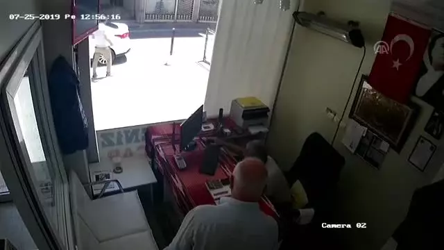 Kemalpaşa belediye başkanı hakkında iş yeri baskını ve tehdit iddiası