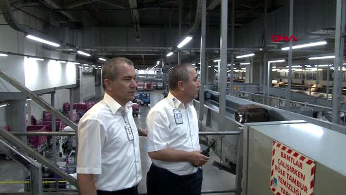 Sabiha Gökçen'de çalışan ikiz kardeşler büyük ilgi çekiyor