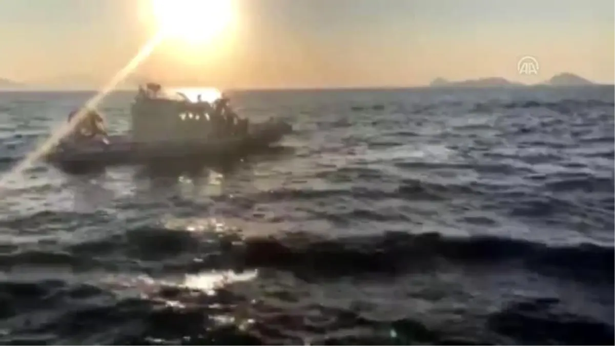 Yunanistan'a yüzerek kaçmaya çalıştılar