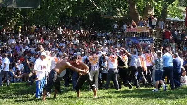 Başpehlivanlık güreşi 45 dakika sürdü Başpehlivanlık güreşi 45 dakika sürdü