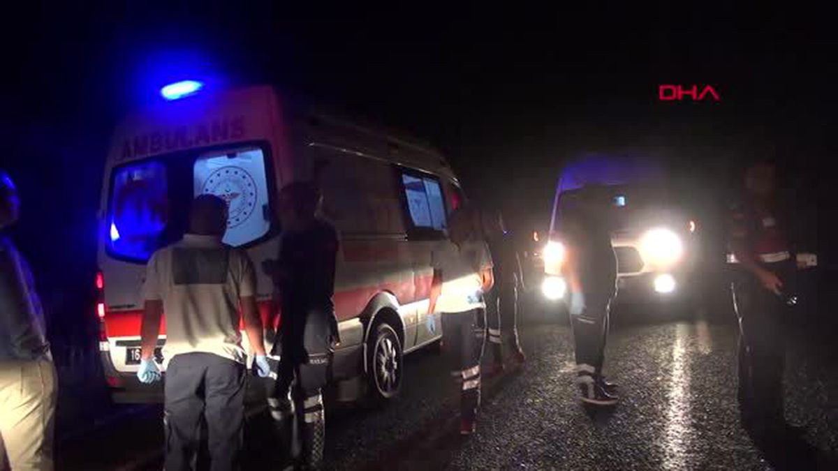 Bursa'da iki araç kafa kafaya çarpıştı: 1 ölü, 3 yaralı