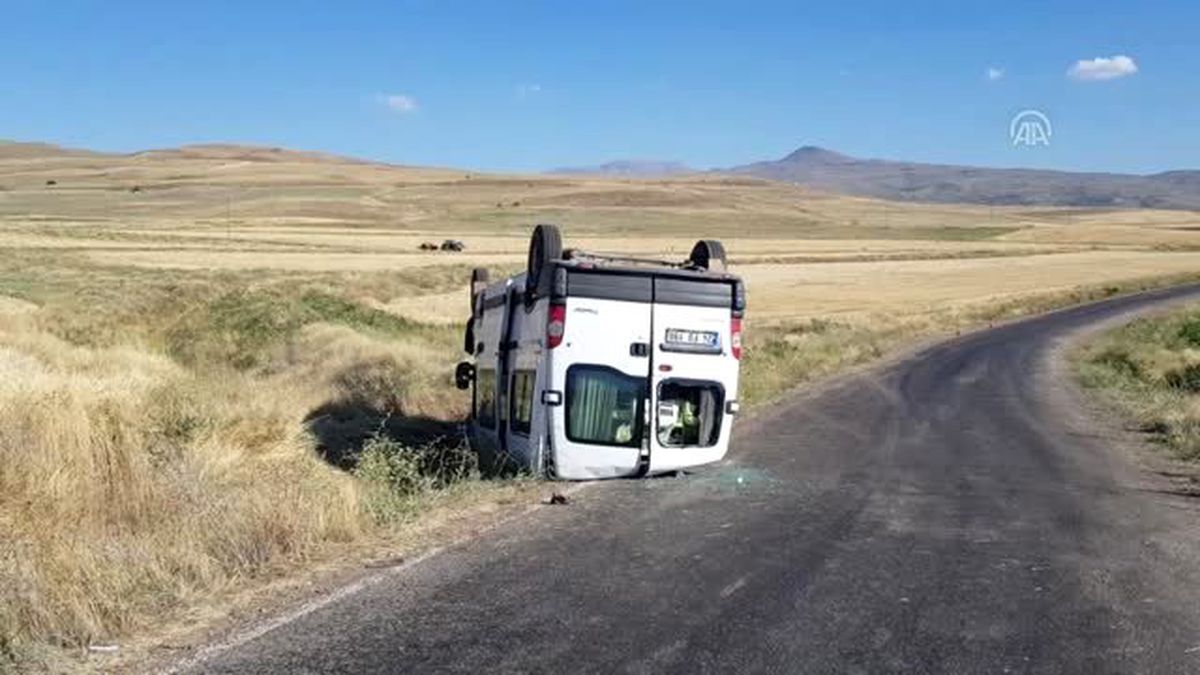 Düğün yolunda kaza: 12 yaralı