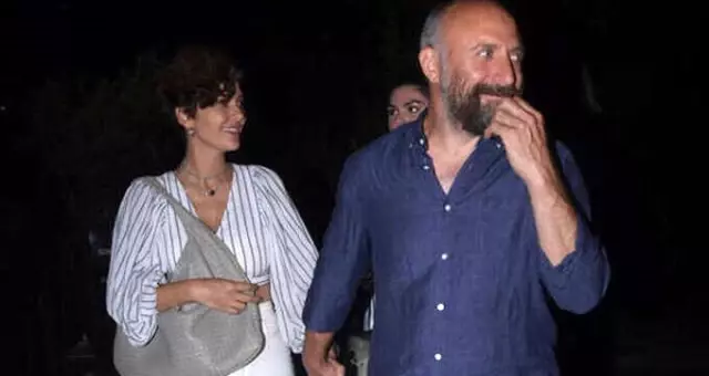 Göbeğini çantasıyla saklayan Bergüzar Korel'in ikinci bebeğine hamile olduğu ortaya çıktı Göbeğini çantasıyla saklayan Bergüzar Korel'in ikinci bebeğine hamile olduğu ortaya çıktı