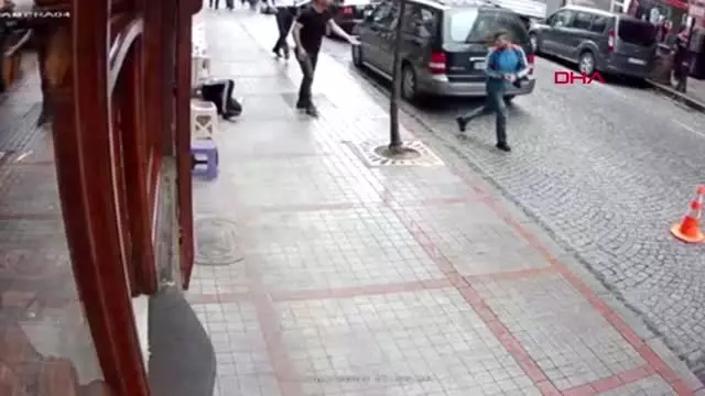 RİZE GENÇ KIZI YUMRUKLAYIP, TEKMELEYEN SALDIRGAN YENİDEN GÖZALTINDA RİZE GENÇ KIZI YUMRUKLAYIP, TEKMELEYEN SALDIRGAN YENİDEN GÖZALTINDA