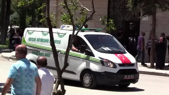 Şehit polis memuru Taha Uluçay son yolculuğuna uğurlandı (2) Şehit polis memuru Taha Uluçay son yolculuğuna uğurlandı (2)