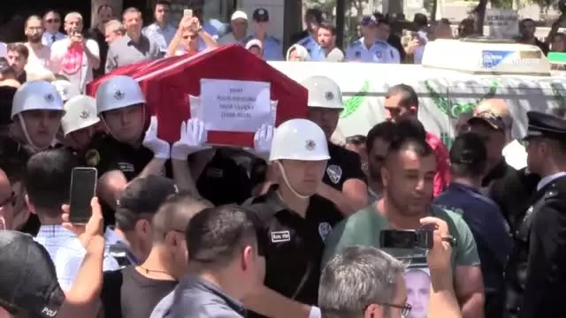 Şehit polis memuru Taha Uluçay son yolculuğuna uğurlandı (2) Şehit polis memuru Taha Uluçay son yolculuğuna uğurlandı (2)