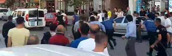 Tartıştığı genci gözünden yaralayan yabancı uyruklu kişiye linç girişimi Tartıştığı genci gözünden yaralayan yabancı uyruklu kişiye linç girişimi