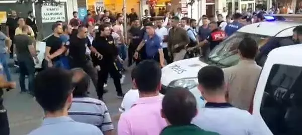 Tartıştığı genci gözünden yaralayan yabancı uyruklu kişiye linç girişimi Tartıştığı genci gözünden yaralayan yabancı uyruklu kişiye linç girişimi