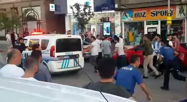 Tartıştığı genci gözünden yaralayan yabancı uyruklu kişiye linç girişimi Tartıştığı genci gözünden yaralayan yabancı uyruklu kişiye linç girişimi