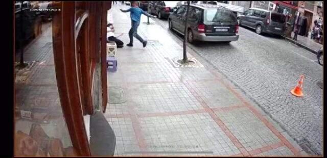 Yolda yürüyen genç kızı yumrukla bayıltan saldırgan, yeniden gözaltına alındı