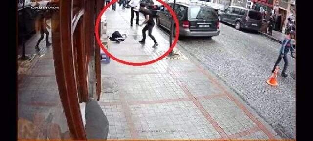 Yolda yürüyen genç kızı yumrukla bayıltan saldırgan, yeniden gözaltına alındı