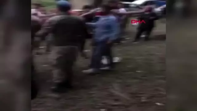 Artvin Festivalde kavga eden alkollü gruplarla jandarma arasında arbede Artvin Festivalde kavga eden alkollü gruplarla jandarma arasında arbede