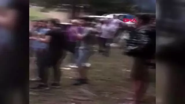 Artvin Festivalde kavga eden alkollü gruplarla jandarma arasında arbede Artvin Festivalde kavga eden alkollü gruplarla jandarma arasında arbede