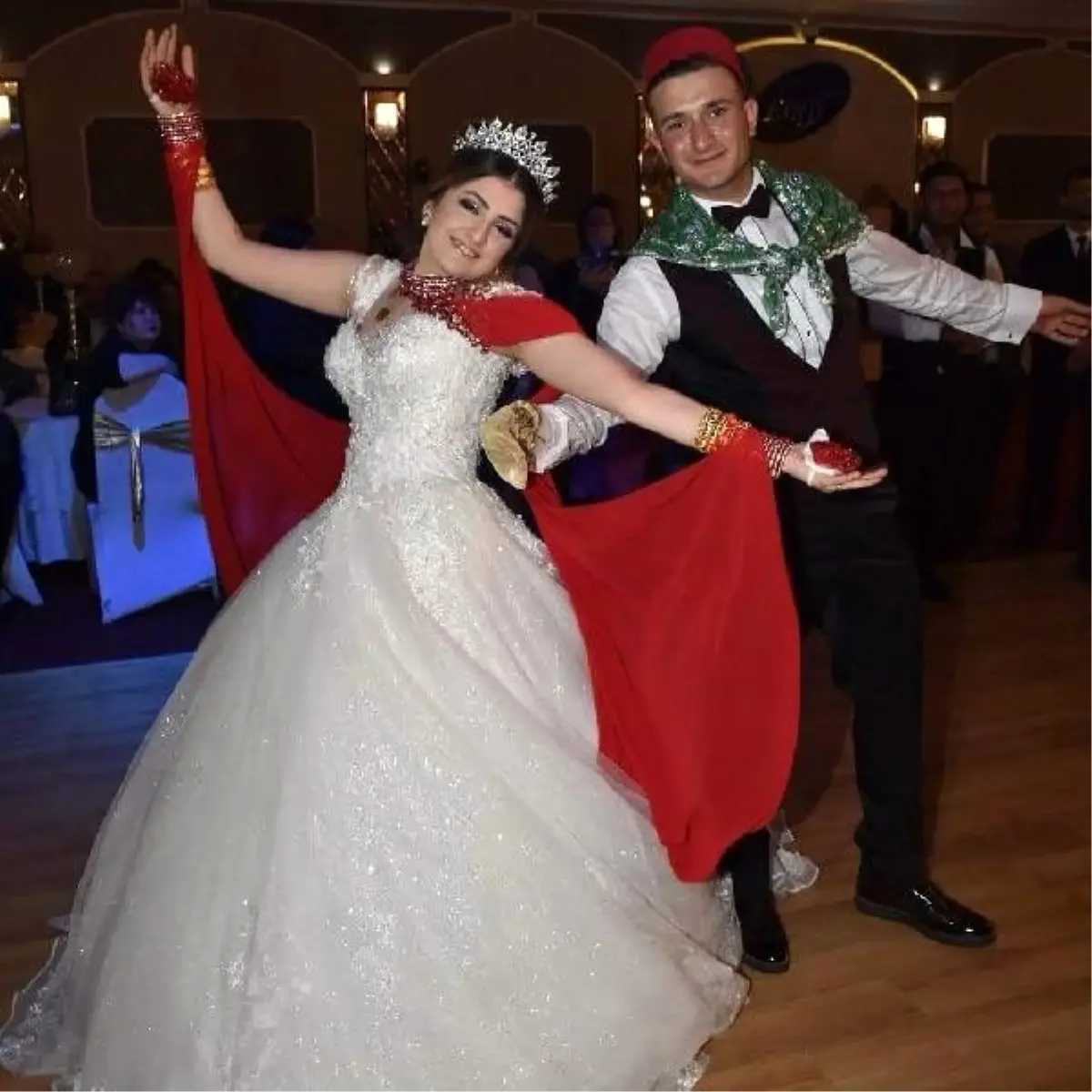 Eşi ve kayınpederini hediye aldığı ayakkabı değiştirilmek istenince öldürmüş