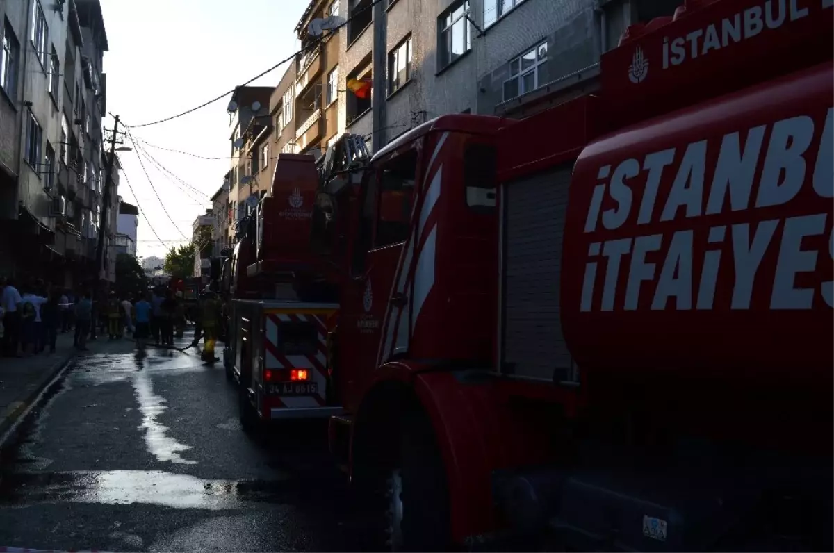 Gaziosmanpaşa'da çatı yangını