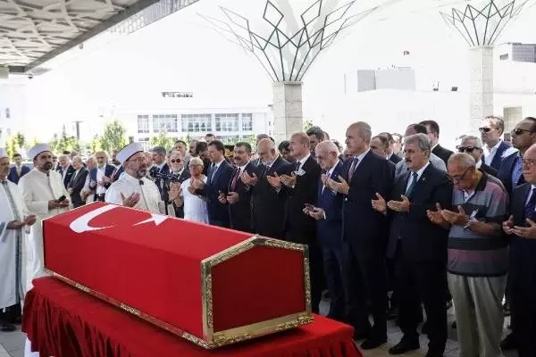 TBMM eski Başkanı Bozbeyli için Meclis'te tören (2) TBMM eski Başkanı Bozbeyli için Meclis'te tören (2)